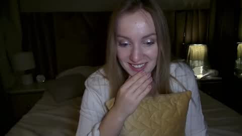 Snapshot of cosmo_blondiee chatting on October 7, 2025, 6:16 pm cosmo_blondiee online show from October 7, 2025, 6:16 pm