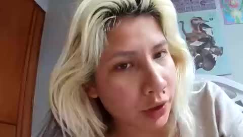 cosmowanda27 online show from October 16, 2025, 8:10 pm