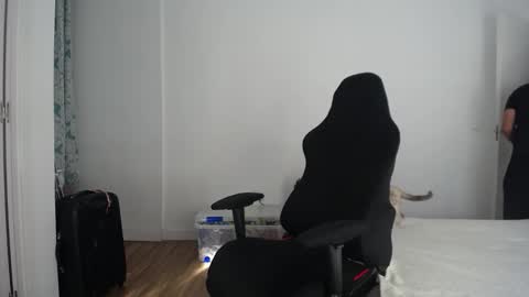 costantine helena24 online show from December 1, 2025, 11:15 am