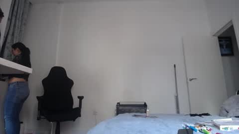 costantine helena24 online show from January 17, 2026, 1:27 pm