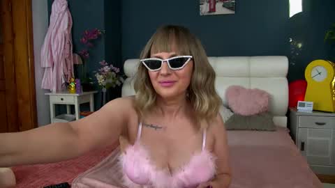 cougarmilf_ online show from February 26, 2026, 3:11 pm