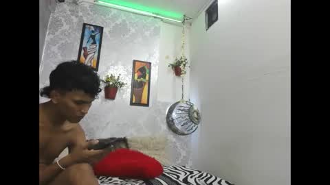 couple_boysx18 online show from October 27, 2025, 4:49 am