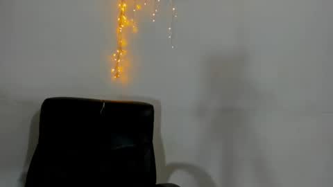 Snapshot of couple_fantasy30 chatting on February 14, 2025, 12:09 am Nikol y tomy online show from February 14, 2025, 12:09 am