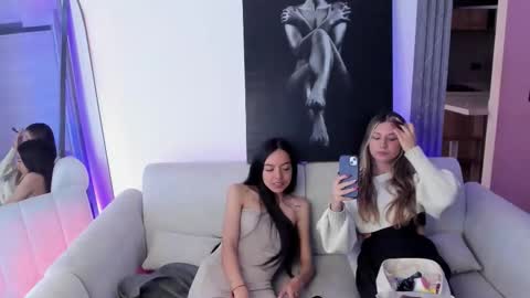 couple_funnyy online show from November 29, 2025, 9:29 pm