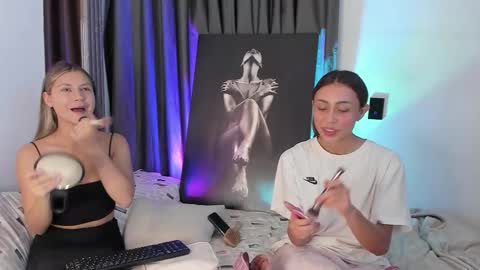 couple_funnyy online show from February 28, 2026, 1:39 am