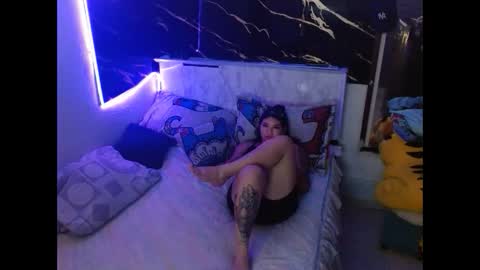 Snapshot of couple_hot77 chatting on April 16, 2026, 11:07 pm couple_hot77 online show from April 16, 2026, 11:07 pm
