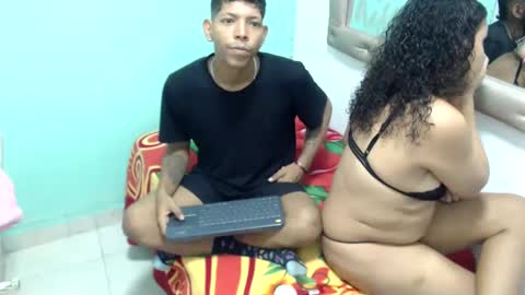Snapshot of couple_sex22 chatting on September 12, 2025, 2:33 am kloe matias online show from September 12, 2025, 2:33 am