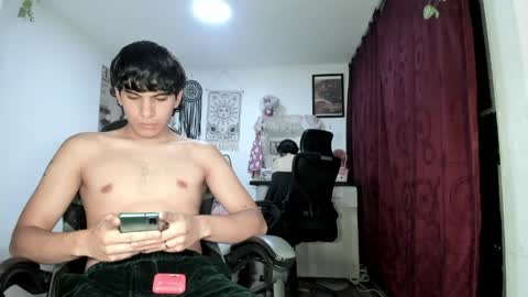 MIA LIZ AND SAM online show from March 31, 2026, 8:42 pm