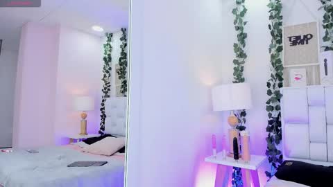 Snapshot of couplecolombia_gh chatting on November 19, 2025, 4:12 am lola y juan online show from November 19, 2025, 4:12 am