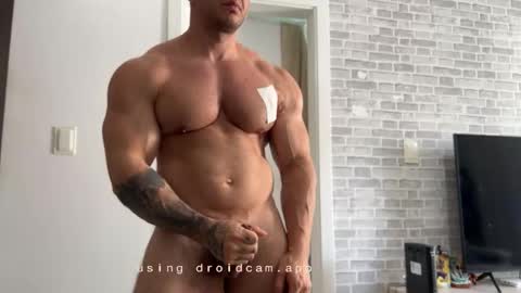 couplemuscle40 online show from November 6, 2025, 1:34 pm