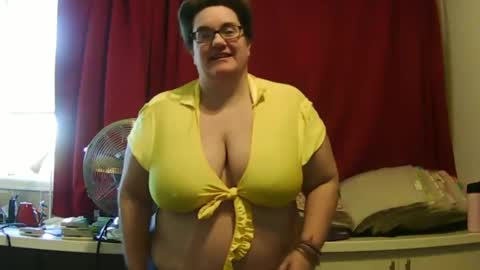 Snapshot of craftgirl2 chatting on October 8, 2025, 2:25 pm Craftgirl online show from October 8, 2025, 2:25 pm