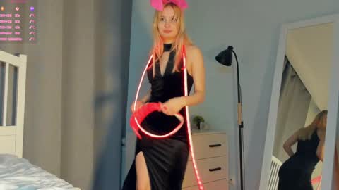 Snapshot of crazy_selfi chatting on December 26, 2024, 5:37 am Emma online show from December 26, 2024, 5:37 am