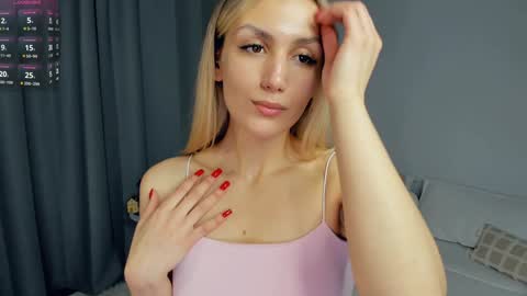 Snapshot of crazy_selfi chatting on February 9, 2025, 2:38 am Emma online show from February 9, 2025, 2:38 am