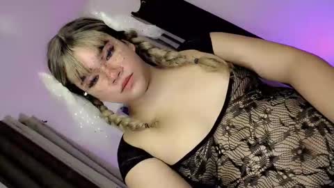 Hot Ayisha online show from March 7, 2026, 6:49 pm