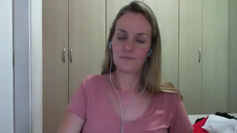 Anny online show from March 6, 2025, 11:20 pm