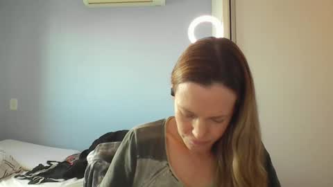 Anny online show from December 4, 2025, 10:46 am