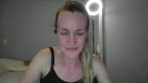 Anny online show from December 17, 2025, 12:27 am