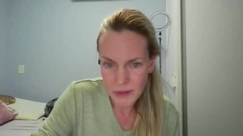 Anny online show from April 14, 2026, 12:27 am