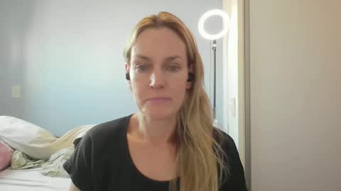 Anny online show from April 17, 2026, 12:19 pm