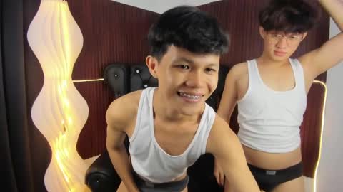 Snapshot of crazyasiantwink chatting on May 9, 2026, 4:01 pm James online show from May 9, 2026, 4:01 pm