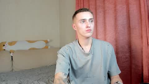 Snapshot of crazybottom99 chatting on October 28, 2025, 6:21 pm Alex online show from October 28, 2025, 6:21 pm