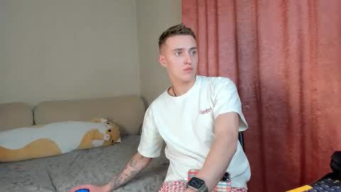 Snapshot of crazybottom99 chatting on November 1, 2025, 6:32 pm Alex online show from November 1, 2025, 6:32 pm