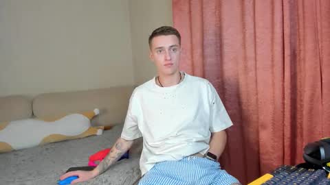 Snapshot of crazybottom99 chatting on November 2, 2025, 6:21 pm Alex online show from November 2, 2025, 6:21 pm