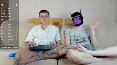 Snapshot of crazybottom99 chatting on February 4, 2026, 5:19 pm Alex online show from February 4, 2026, 5:19 pm