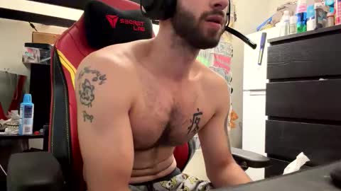 crazydill28 online show from October 31, 2025, 4:52 pm