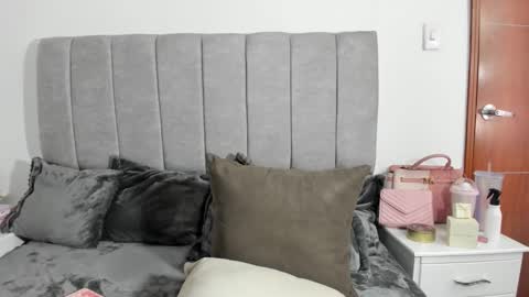 Snapshot of crazygirlsweet chatting on October 10, 2025, 8:41 pm LAURA online show from October 10, 2025, 8:41 pm