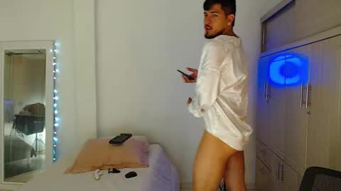 Snapshot of crazyybull chatting on November 12, 2025, 6:03 am Bull online show from November 12, 2025, 6:03 am