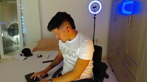 Snapshot of crazyybull chatting on November 14, 2025, 5:17 am Bull online show from November 14, 2025, 5:17 am