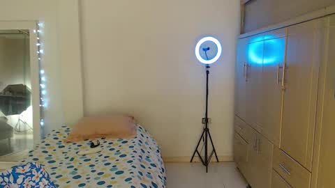 Snapshot of crazyybull chatting on November 29, 2025, 4:15 am Bull online show from November 29, 2025, 4:15 am