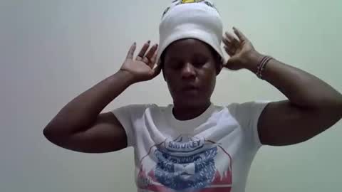 crazzybaby01 online show from November 1, 2025, 1:13 pm