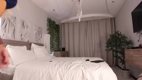 ALEXA AND WALLY online show from December 16, 2025, 8:08 am