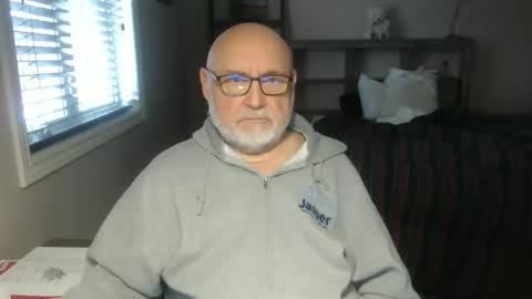 Creamormilk online show from December 17, 2025, 1:17 pm