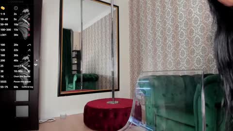 Snapshot of creamyinkk chatting on January 8, 2025, 7:24 am Sophie online show from January 8, 2025, 7:24 am