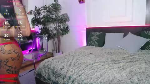 Snapshot of creamyinkk chatting on October 28, 2025, 7:01 am Sophie online show from October 28, 2025, 7:01 am