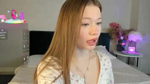 Kitty online show from November 10, 2025, 2:32 am