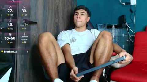 crh58_ online show from December 2, 2025, 10:05 pm