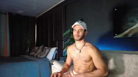 CRHISTIAN online show from October 21, 2025, 10:10 pm