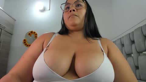 criistal_0 online show from June 5, 2026, 1:45 am