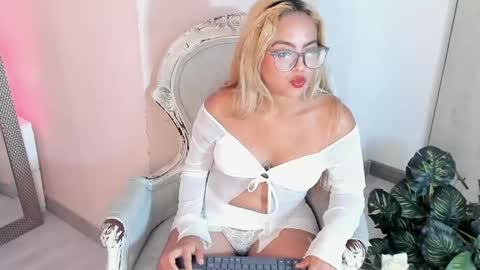 Snapshot of criistybloom chatting on May 8, 2026, 10:48 pm CristyBloom online show from May 8, 2026, 10:48 pm