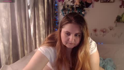 Crimson Rose online show from December 5, 2024, 9:28 am