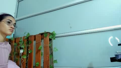 cris_dulce online show from April 1, 2026, 5:54 pm