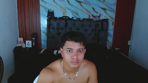 CRISANDMERY online show from November 24, 2025, 6:40 pm