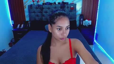 CRISANDMERY online show from March 9, 2026, 6:39 am