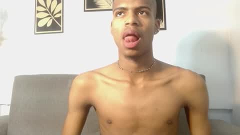 criss_zuri online show from October 3, 2025, 11:40 am