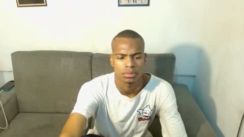 criss_zuri online show from October 6, 2025, 11:51 am