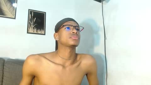 criss_zuri online show from November 22, 2025, 11:31 am